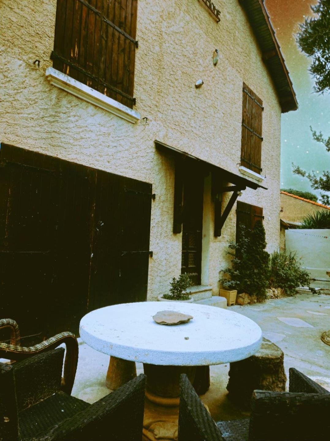 Av De Bordeaux Bed and Breakfast Narbonne Rum bild